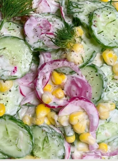 Colorful and refreshing salad with fresh vegetables and toppings