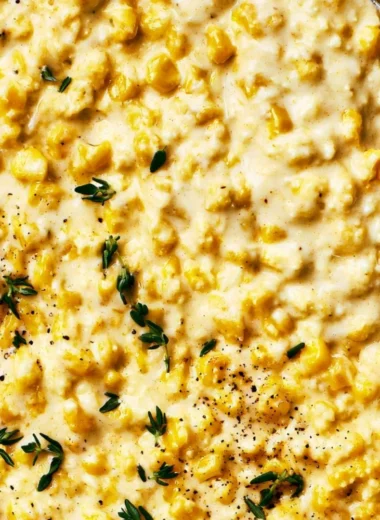 Delicious bowl of homemade creamed corn with a creamy texture and fresh corn kernels