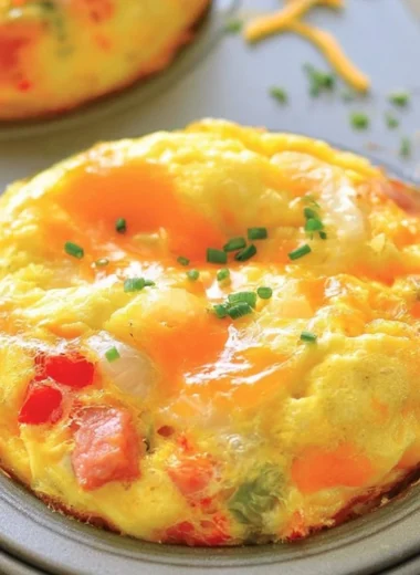 Denver Omelet Muffins baked in a muffin tin with peppers and cheese.